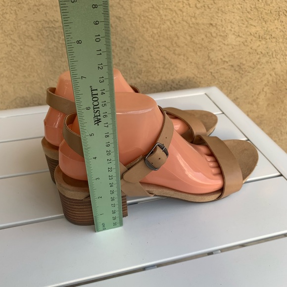 Lucky Brand nude tan leather Pagona sandals block heel size 9.5M - Picture 5 of 14